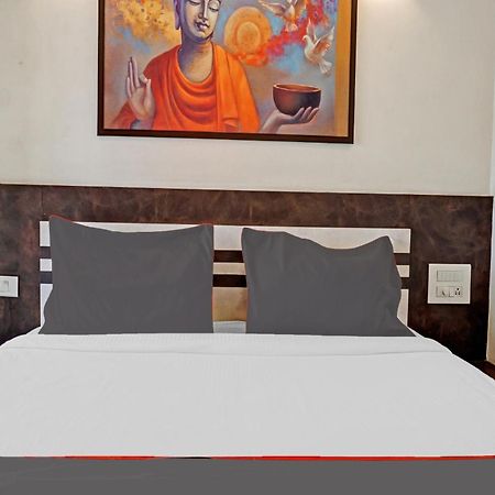 Collection O Royce Studios Near Pune Airport Luaran gambar